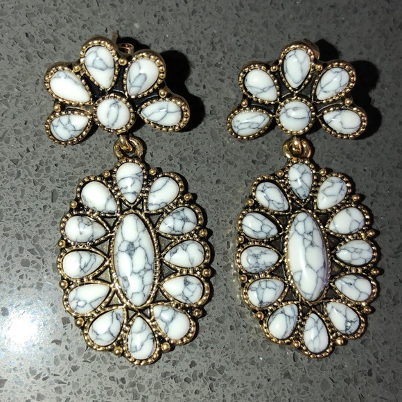LAST ONE ‼️Vintage Gold Plated Marble Earrings - Picture 6 of 7